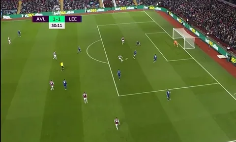"Họ đã nghĩ gì khi cho Chelsea hưởng penalty trong tình huống đó?"