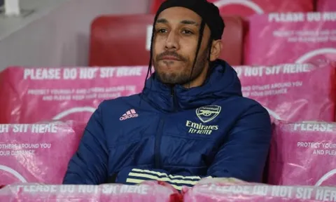 Aubameyang khiến NHM Arsenal ấm lòng với 1 hành động