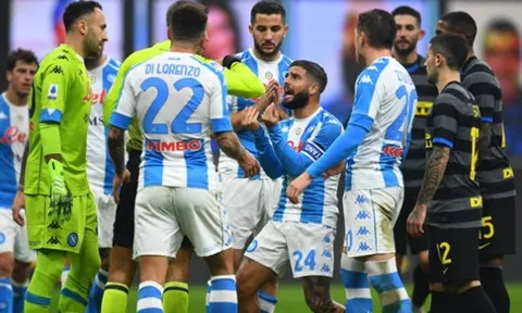 Choáng với sự thật đằng sau tấm thẻ đỏ ở trận Inter-Napoli