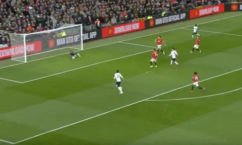 Solskjaer: "Điều đó đã khiến tôi phải thay đổi hệ thống của Man Utd"