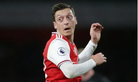 Đối tác có mặt tại London, đã rõ tương lai "phù thủy thất sủng Arsenal"