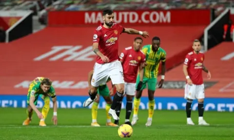 Sau 2 tuần, cựu sao Man Utd vẫn hậm hực vì bị Bruno Fernandes sút tung lưới