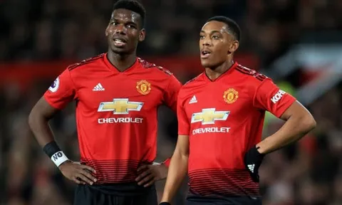 Bạn gái sao Man Utd công khai thả thính Real Madrid