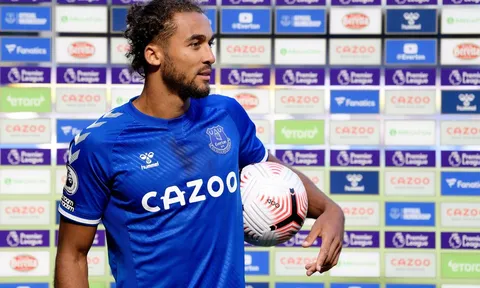 "Cậu ấy đang làm những điều mà Harry Kane làm được những năm trước"