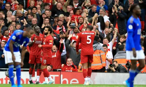 'Cậu ấy phòng ngự không biết mệt nơi cánh phải Liverpool'