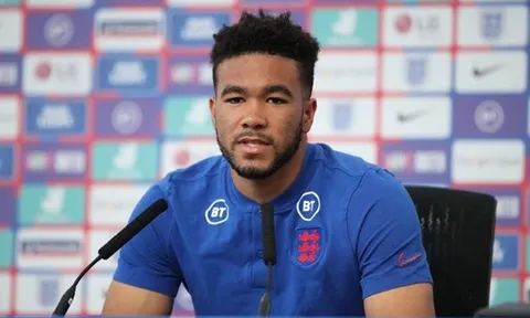 Cầu thủ Chelsea từng nói gì về Sterling?