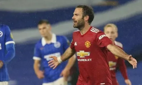 "Cầu thủ đó của Man Utd đang nhận lời đề nghị béo bở, mức lương 15 triệu mỗi mùa"