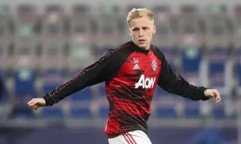 "Cầu thủ Man Utd đá không nổi viên bi, và cậu ấy vẫn không được chọn"