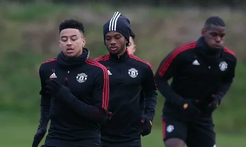 Cầu thủ Rangnick chờ đợi xuất hiện, lộ thái độ Ronaldo trên sân tập