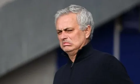 Cầu thủ Spurs ăn mừng khi Mourinho ra đi, chỉ 5 người buồn bã