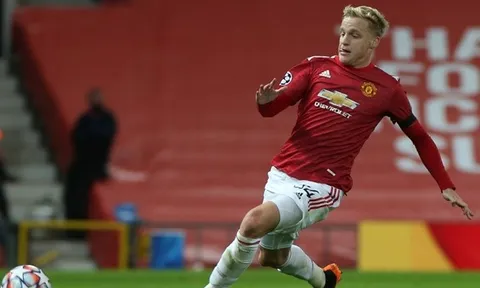 Cavani và Van de Beek thích nghi với 'bài mới' của M.U, Ole nói gì?