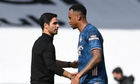 CĐV Arsenal: "Bán đi cậu ấy là ngu ngốc"