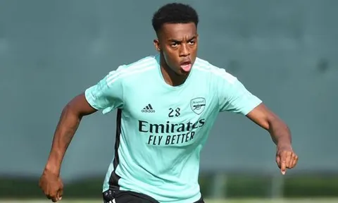 CĐV Arsenal muốn CLB giữ chân bằng được tiền vệ 21 tuổi