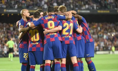 CĐV Barca: "Bất khả chiến bại, tốt hơn 1 triệu năm so với Valverde, mang ông ấy về đi!"