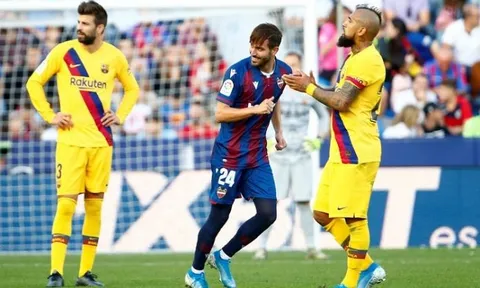 CĐV Barca phẫn nộ: "Lười biếng và ngu si, hắn ta biến họ thành một tập thể thụ động"