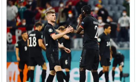 CĐV Chelsea bất ngờ gửi thông điệp thỉnh cầu Havertz và Werner