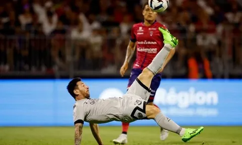 CĐV đối thủ hô vang tên Messi
