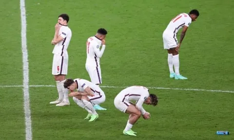 CĐV kích động nhắm vào Rashford sau trận chung kết EURO 2020
