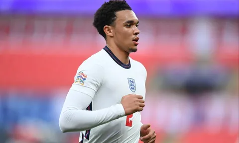 CĐV Liverpool phấn khích khi Southgate muốn Alexander-Arnold đá tiền vệ trung tâm