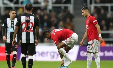 CĐV Man Utd điên tiết: "Hủy hợp đồng và bán đứt cái tên đó đi"