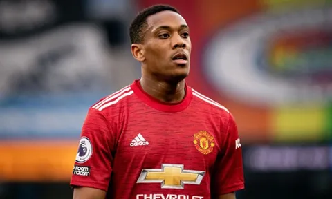 CĐV Man Utd nổi đóa, phản pháo phát biểu của Courtois về Martial