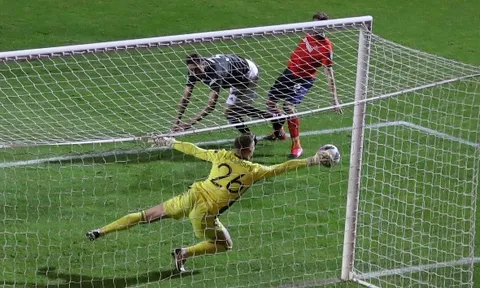 CĐV Man Utd phát cuồng: "Cậu ấy là huyền thoại tương lai; Xuất sắc nhất thế giới"