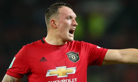 CĐV Man Utd: "Tên đó là gã hề; Bán anh ta đi"