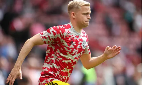 CĐV Man Utd: "Thời của Van de Beek đã đến"