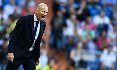 CĐV Real: "Chuyện gì đã xảy ra với Zidane? Hắn ta điên rồi à?"