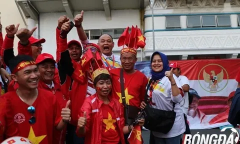 CĐV Việt Nam phủ đỏ các tuyến đường, tiếp sức cùng U22 Việt Nam săn vàng SEA Games