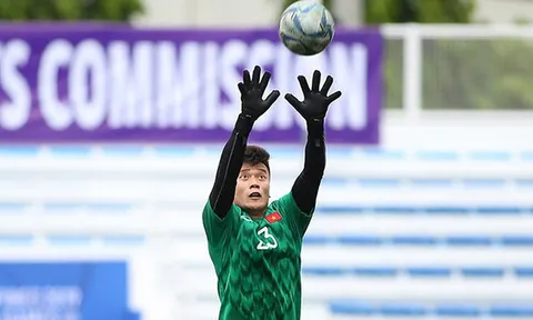CĐV Việt Nam: "Quá đáng trách. Tiến Dũng bắt bóng như trò đùa"