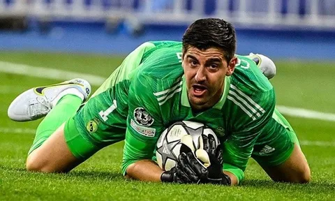 Champions League đợi 19 năm mới có 1 "siêu người nhện" như Courtois