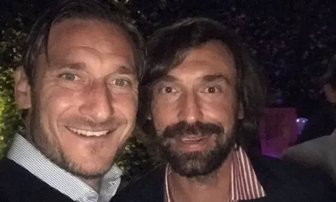 Chân ướt chân ráo vào nghề, Pirlo nhận được lời chúc giá trị từ Totti