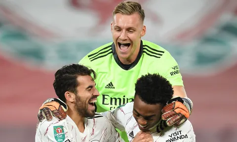 "Chẳng cần cạnh tranh với ai, tôi vẫn ở đây, là số 1 của Arsenal"