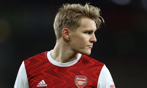 Chàng thư sinh của Arsenal gây ấn tượng với 8 lần tranh chấp thắng