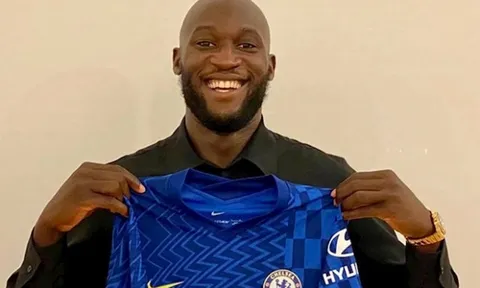 Chào Chelsea bằng thông điệp đầu tiên, Lukaku bị CĐV Inter chế nhạo