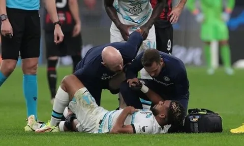 Chelsea báo tin choáng váng về Reece James