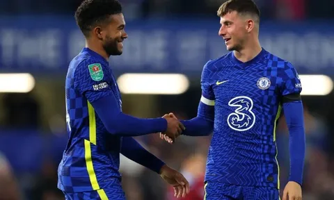 Chelsea bị 'tổng tấn công' chuyển nhượng
