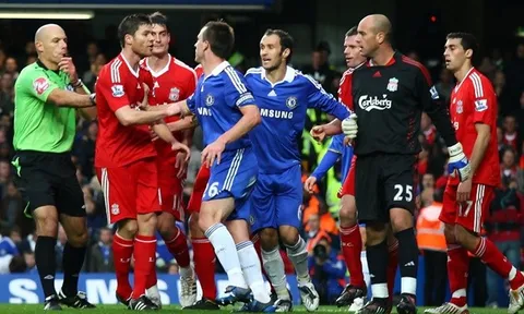 John Terry: 'Tôi nói với ông ta rằng đừng nhắc về Liverpool nữa'