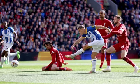 Liverpool choáng váng với cú hat-trick; Chelsea thắng ngược kịch tính