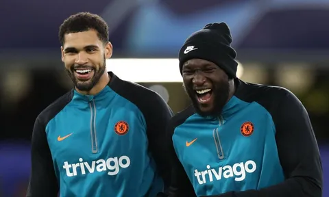 Chelsea rao bán tiền vệ đội một