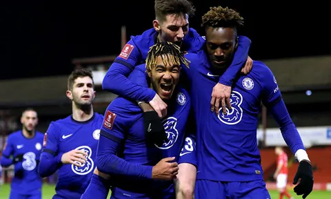 Chelsea sánh vai Man City đứng đầu bảng xếp hạng các đội bóng Anh
