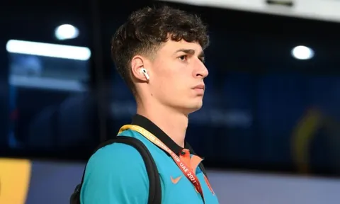Chỉ 1 câu, Petr Cech chốt luôn số phận của Kepa