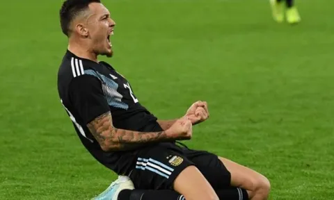 Chi 40 triệu euro, Man Utd nhanh tay đón tân binh phút chót từ Sevilla