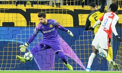 Chỉ 90 phút, "người nhện" Dortmund được tung hô: "Cậu ta là huyền thoại, thủ môn hàng đầu"