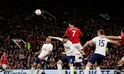 Chỉ Liverpool đuổi kịp M.U; Arsenal có vua chuyền bóng mới