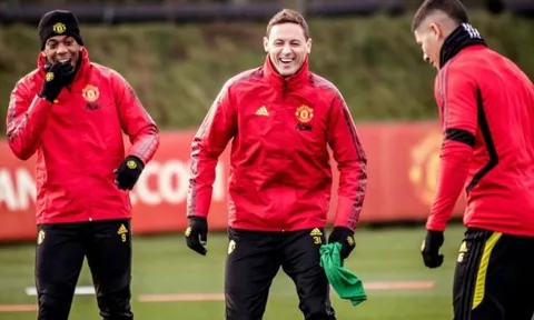 Chìa khóa thành công của Man Utd: Hàng "quá đát"