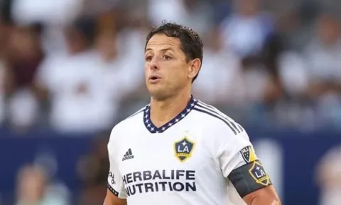 Chicharito nhận tin choáng váng từ HLV Mexico