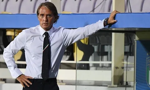 Roberto Mancini: Tôi quên đeo kính nên Chiellini bị gạch tên!