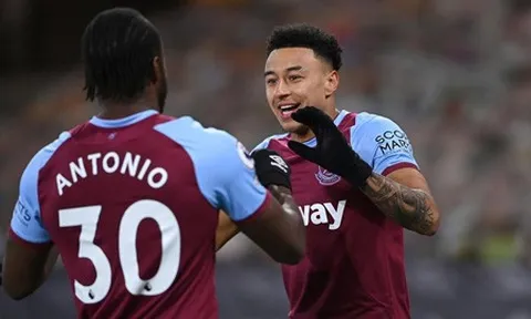 Chiến hữu của Lingard khiến trung vệ Liverpool hết hơi